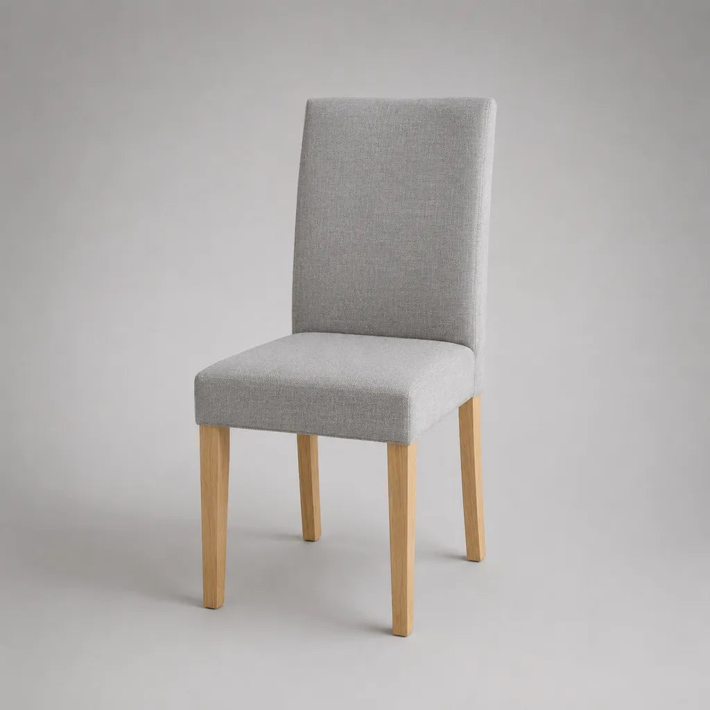 Sedia da pranzo imbottita in poliestere grigio chiaro con gambe in legno massello, 45 × 57 × 95 cm