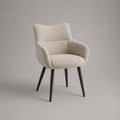 Sedia imbottita con braccioli, tessuto beige e gambe in legno nero, 61 × 61 × 82 cm