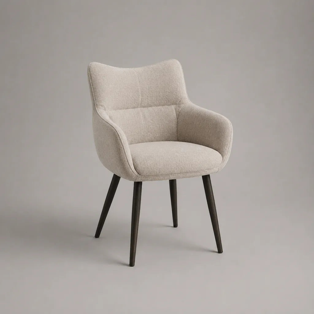 Sedia imbottita con braccioli, tessuto beige e gambe in legno nero, 61 × 61 × 82 cm