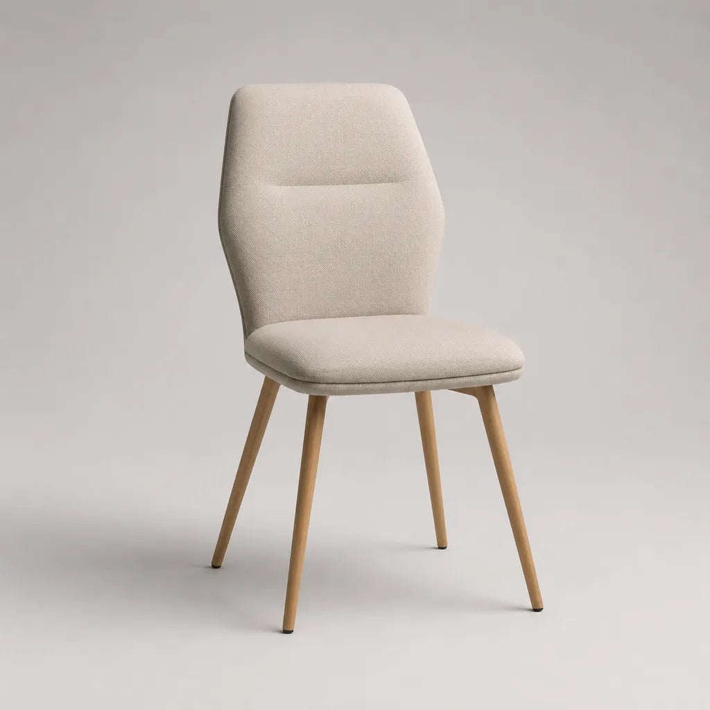 Sedia da pranzo imbottita in tessuto beige con schienale sagomato e gambe in legno, 47 × 56 × 88 cm