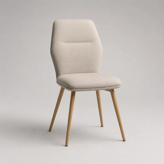 Sedia da pranzo imbottita in tessuto beige con schienale sagomato e gambe in legno, 47 × 56 × 88 cm