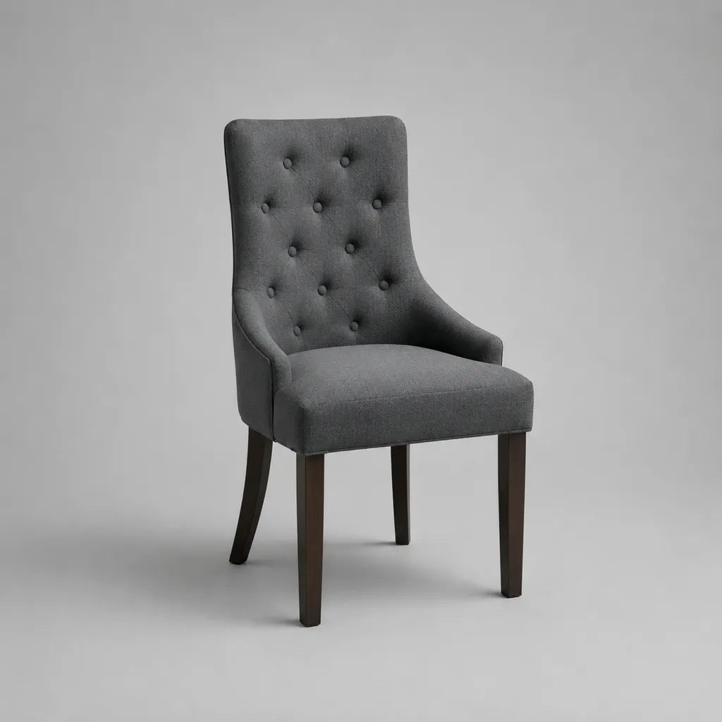 Sedia da pranzo imbottita con braccioli, fodera grigia antracite, schienale trapuntato e gambe in legno, 58 × 62 × 98 cm
