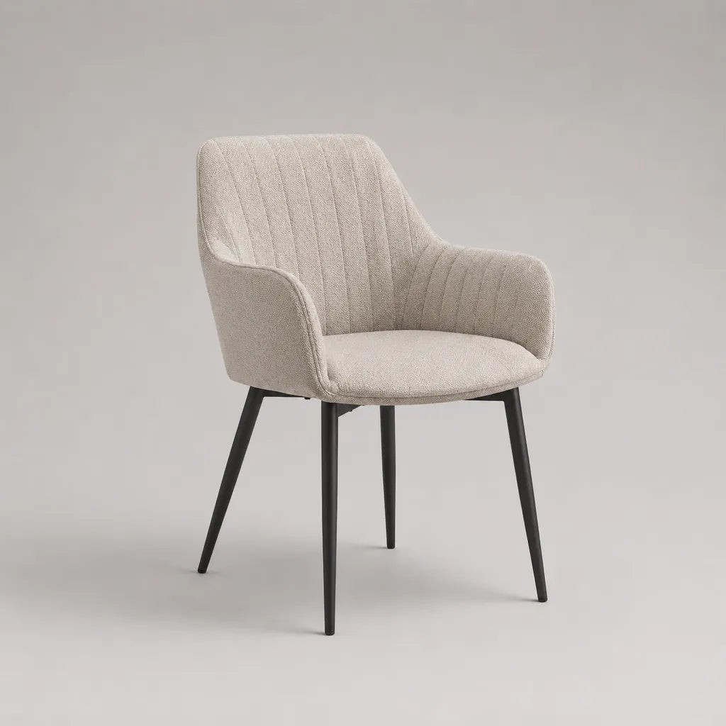 Sedia da pranzo con braccioli beige e gambe in metallo nero, 58 × 61 × 83 cm