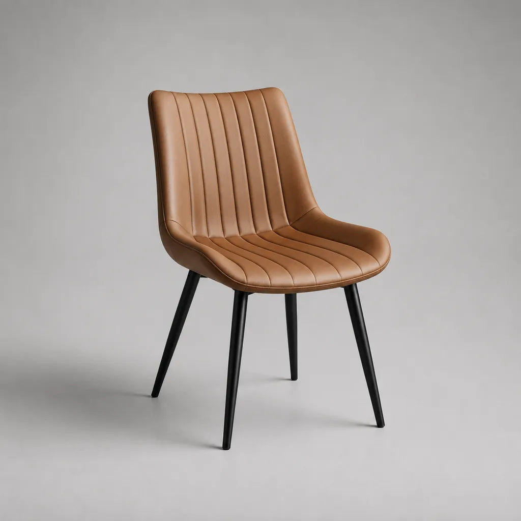Sedia da pranzo in pelle sintetica di cognac marrone con gambe in metallo nero, 52 × 58 × 82 cm